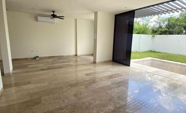 Casa de 4 recámaras en renta dentro de privada con amenidades en Conkal, Mérida