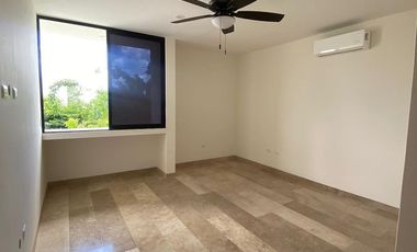 Casa de 4 recámaras en renta dentro de privada con amenidades en Conkal, Mérida
