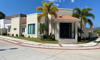 CASA EN VENTA TUXTLA GUTIÉRREZ CHIAPAS, UBICADA EN LOMAS DEL CAMPESTRE