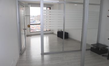Arriendo Oficina El Lago Ed. Osaka Trade Center, Bogotá