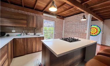 FINCA EN SANTA ELENA CON 5 CABAÑAS EN EL BOSQUE Y QUEBRADA