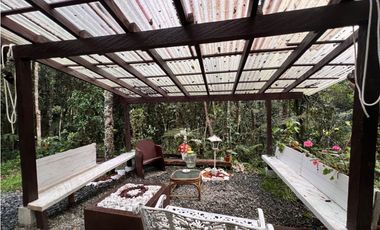 FINCA EN SANTA ELENA CON 5 CABAÑAS EN EL BOSQUE Y QUEBRADA