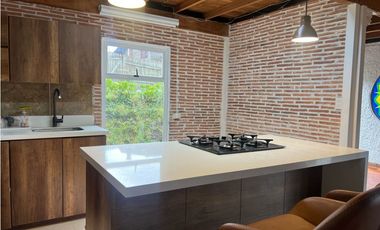 FINCA EN SANTA ELENA CON 5 CABAÑAS EN EL BOSQUE Y QUEBRADA