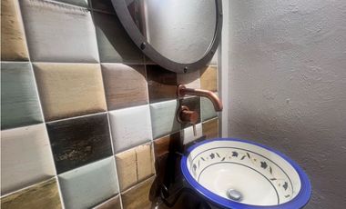 FINCA EN SANTA ELENA CON 5 CABAÑAS EN EL BOSQUE Y QUEBRADA