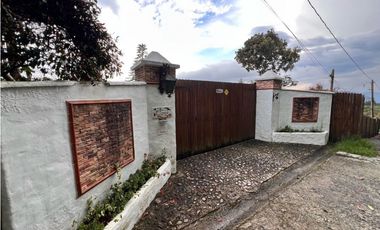 FINCA EN SANTA ELENA CON 5 CABAÑAS EN EL BOSQUE Y QUEBRADA