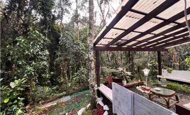 FINCA EN SANTA ELENA CON 5 CABAÑAS EN EL BOSQUE Y QUEBRADA