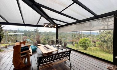 FINCA EN SANTA ELENA CON 5 CABAÑAS EN EL BOSQUE Y QUEBRADA