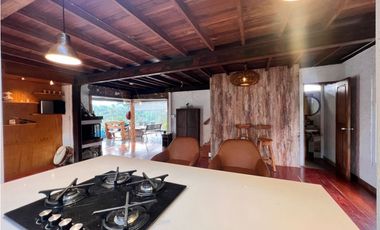 FINCA EN SANTA ELENA CON 5 CABAÑAS EN EL BOSQUE Y QUEBRADA