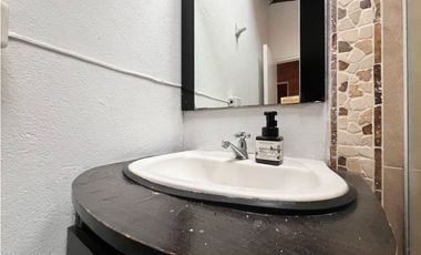 FINCA EN SANTA ELENA CON 5 CABAÑAS EN EL BOSQUE Y QUEBRADA