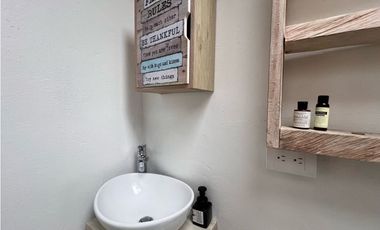 FINCA EN SANTA ELENA CON 5 CABAÑAS EN EL BOSQUE Y QUEBRADA