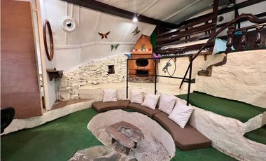 FINCA EN SANTA ELENA CON 5 CABAÑAS EN EL BOSQUE Y QUEBRADA