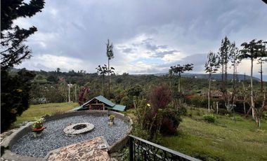 FINCA EN SANTA ELENA CON 5 CABAÑAS EN EL BOSQUE Y QUEBRADA