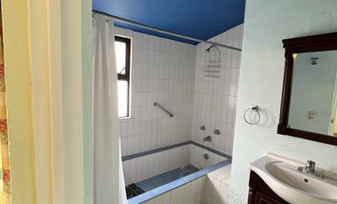 Renta casa y descubre tu nuevo hogar en Loma de Valle Escondido