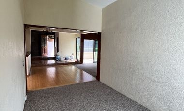 Renta casa y descubre tu nuevo hogar en Loma de Valle Escondido
