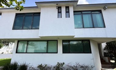 Renta casa y descubre tu nuevo hogar en Loma de Valle Escondido