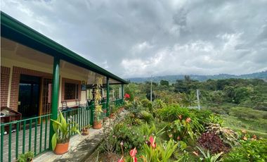 ACSI 1142. Se vende finca en Anolaima.