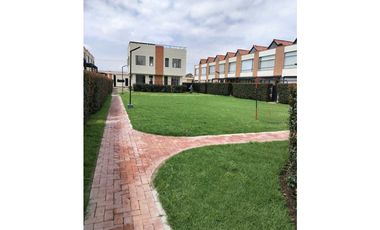 VENDO CASA PARA ESTRENAR EN CHIA