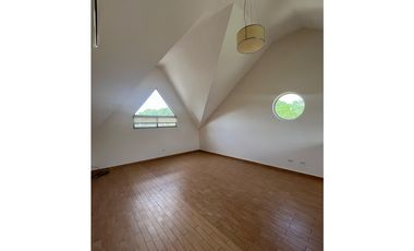 EMBASSY GARDENS | CLAYTON | SE ALQUILA DUPLEX| 4R | 5.1/2 B | 2P
