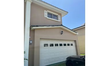 EMBASSY GARDENS | CLAYTON | SE ALQUILA DUPLEX| 4R | 5.1/2 B | 2P