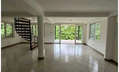 CASA DUPLEX EN CERRO ANCON 4REC  4.5 B 1400M2 RODEADA DE NATURALEZA
