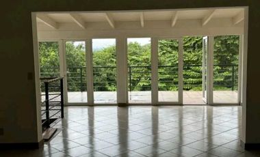CASA DUPLEX EN CERRO ANCON 4REC  4.5 B 1400M2 RODEADA DE NATURALEZA