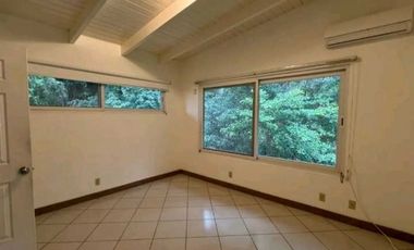 CASA DUPLEX EN CERRO ANCON 4REC  4.5 B 1400M2 RODEADA DE NATURALEZA