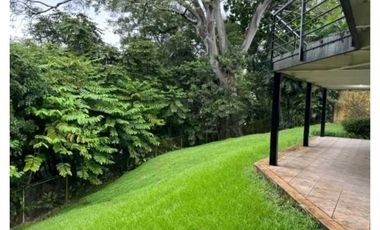 CASA DUPLEX EN CERRO ANCON 4REC  4.5 B 1400M2 RODEADA DE NATURALEZA