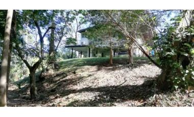 CASA DUPLEX EN CERRO ANCON 4REC  4.5 B 1400M2 RODEADA DE NATURALEZA