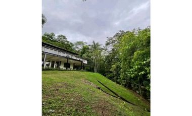 CASA DUPLEX EN CERRO ANCON 4REC  4.5 B 1400M2 RODEADA DE NATURALEZA