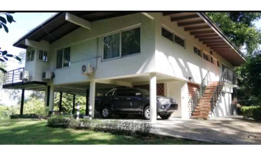 CASA DUPLEX EN CERRO ANCON 4REC  4.5 B 1400M2 RODEADA DE NATURALEZA