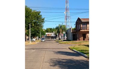 Casa ideal de 3 dormitorios sobre asfalto en Barranqueras