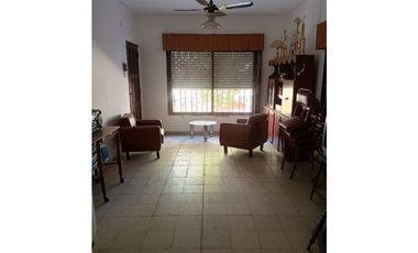 Casa ideal de 3 dormitorios sobre asfalto en Barranqueras