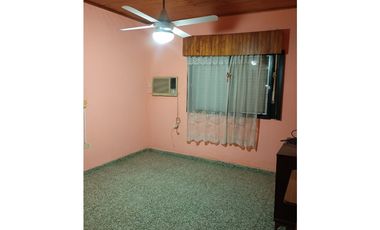 Casa ideal de 3 dormitorios sobre asfalto en Barranqueras