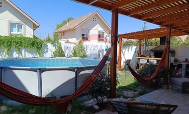 Acogedora casa en venta - Buin
