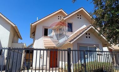 Acogedora casa en venta - Buin
