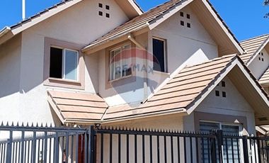 Acogedora casa en venta - Buin