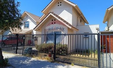Acogedora casa en venta - Buin