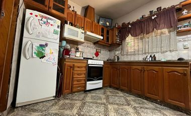 casa 4 ambientes en venta  Adrogue