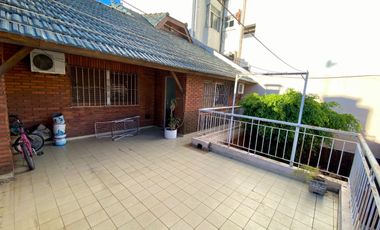 Venta casa de 5 ambientes C/cochera APTO CREDITO