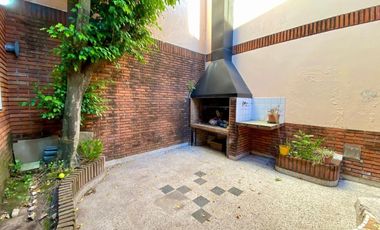 Venta casa de 5 ambientes C/cochera APTO CREDITO