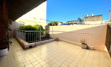 Venta casa de 5 ambientes C/cochera APTO CREDITO