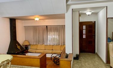 Venta casa de 5 ambientes C/cochera APTO CREDITO