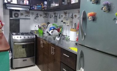 Casa en la margen izquierda con 3 Apartamentos Independientes Balcón y Espacios Amplios