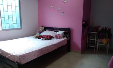 Casa en la margen izquierda con 3 Apartamentos Independientes Balcón y Espacios Amplios