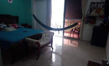 Casa en la margen izquierda con 3 Apartamentos Independientes Balcón y Espacios Amplios