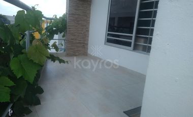 Casa en la margen izquierda con 3 Apartamentos Independientes Balcón y Espacios Amplios