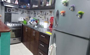 Casa en la margen izquierda con 3 Apartamentos Independientes Balcón y Espacios Amplios