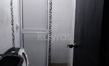 Casa en la margen izquierda con 3 Apartamentos Independientes Balcón y Espacios Amplios