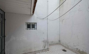 VENTA CASA 4 AMBIENTES CON PATIO Y COCHERA
