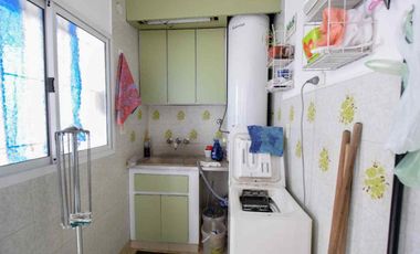 VENTA CASA 4 AMBIENTES CON PATIO Y COCHERA
